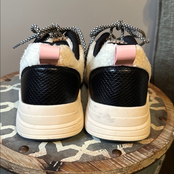 **POSH by Poelman METALLIC SHERPA Dad Sneakers in BLACK x WHITE size 39 EU 8.5 - Picture 4 of 7